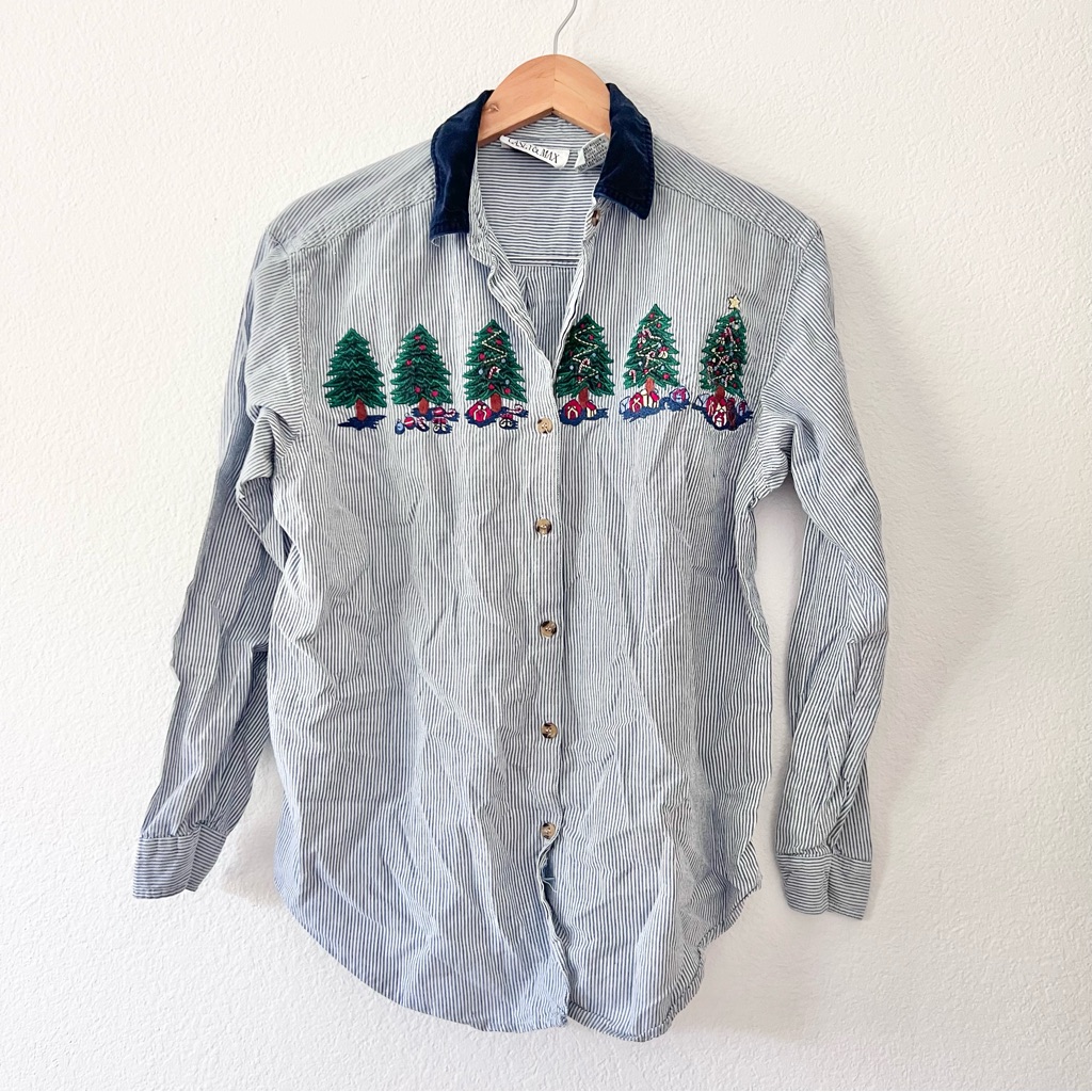Vintage Casey & Max Denim Christmas Embroidered Button Down Shirt Sz M